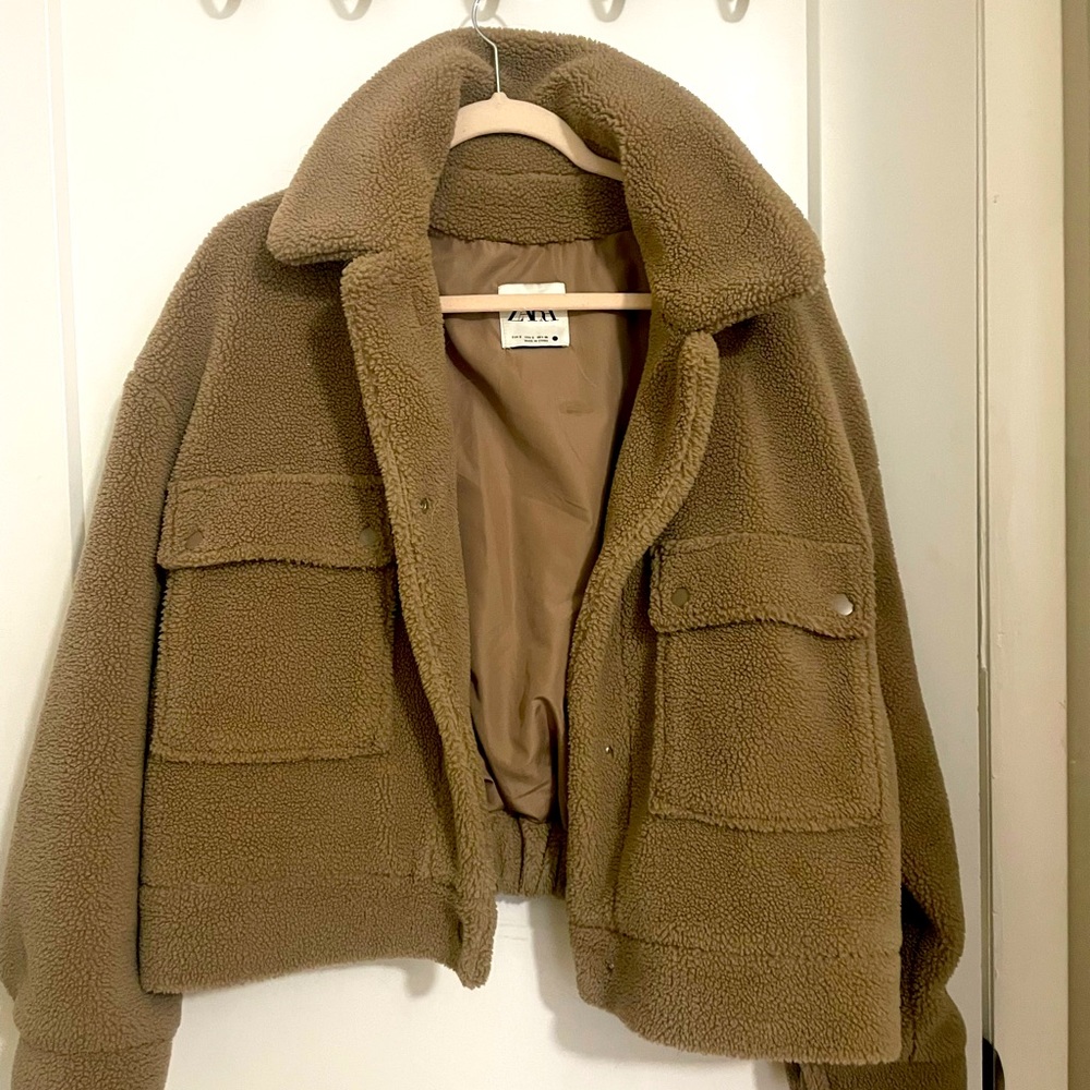 Teddy jacket Zara.